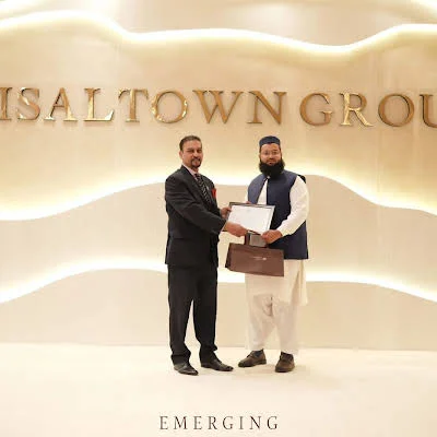 ELB Marketing receiving an award for real estate consultancy